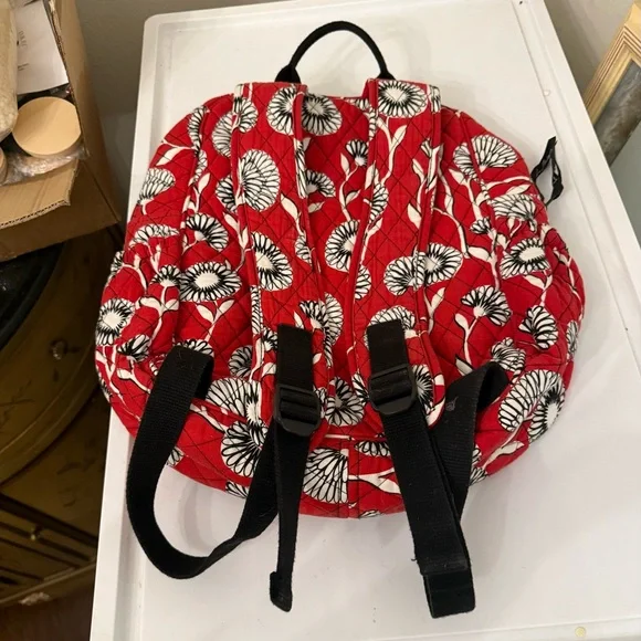 Gently used Vera Bradley Red Floral Quilted Backpack - Deco Daisy pattern - Picture 3 of 5